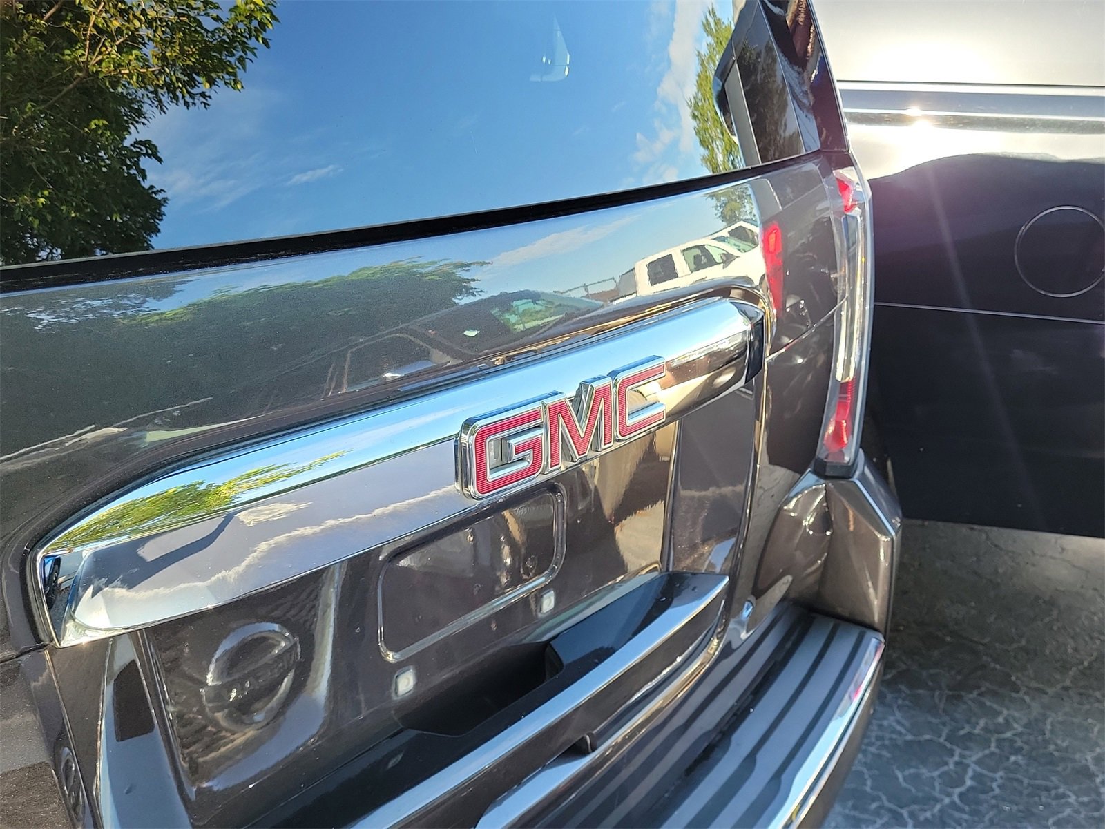 Used 2017 GMC Yukon Denali w/ Open Road Package image 7