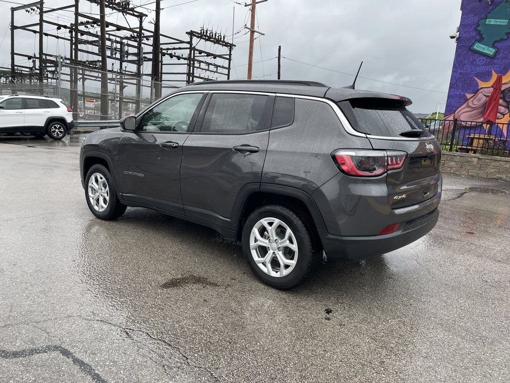 Used 2024 Jeep Compass Latitude AWD/4WD image 3