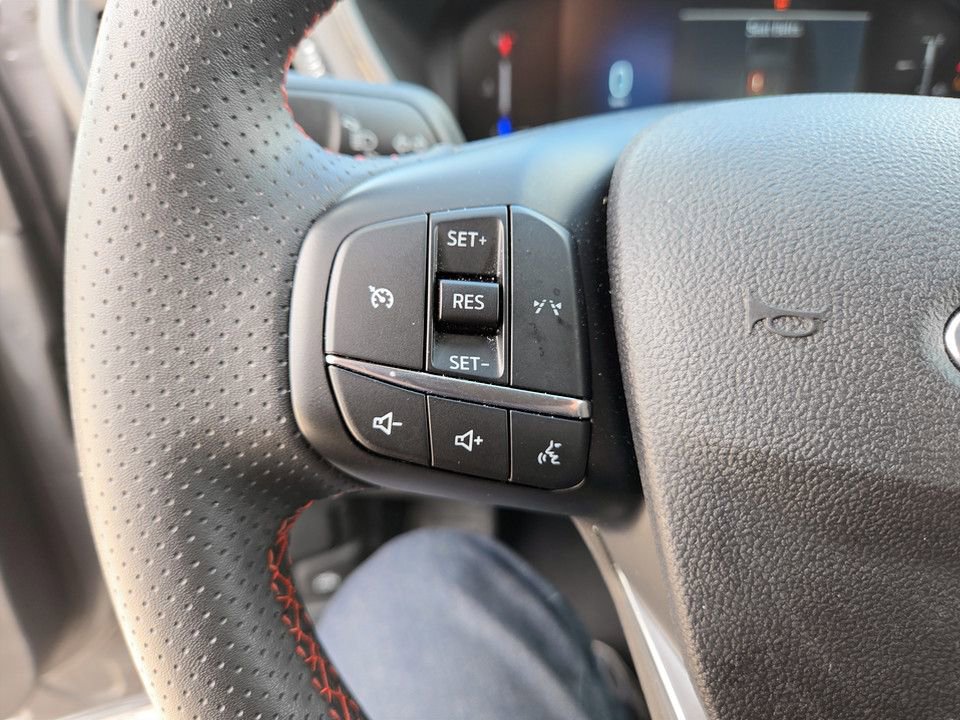 Used 2025 Ford Escape ST-Line AWD/4WD image 18