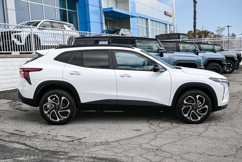 New 2026 Chevrolet Trax RS w/ Sunroof Package FWD image 3