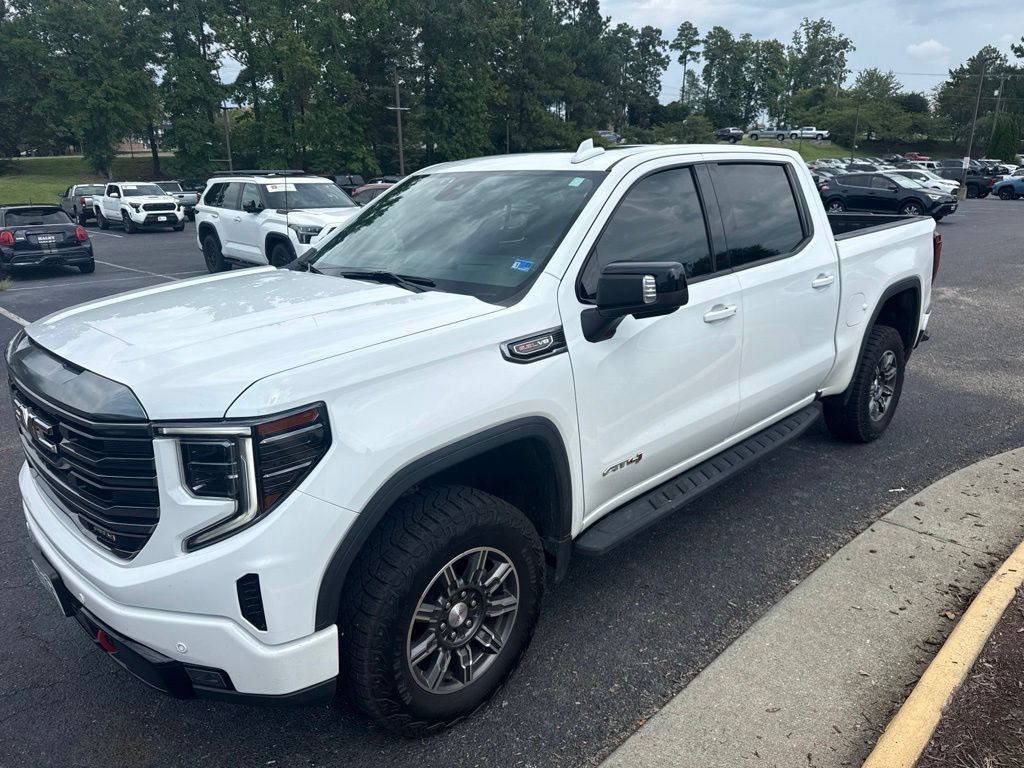 Used 2024 GMC Sierra 1500 AT4 w/ Technology Package AWD/4WD image 4