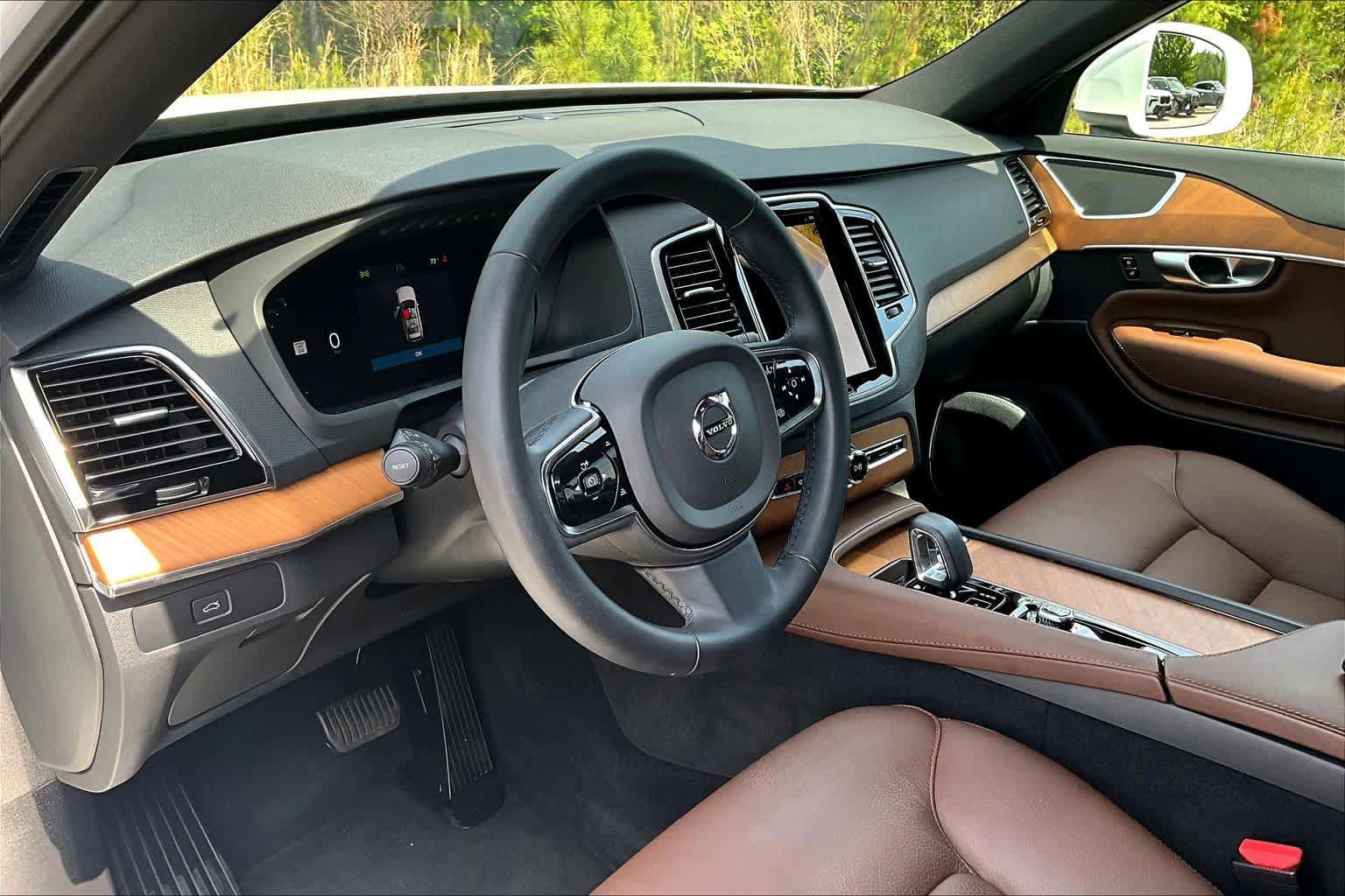 Used 2024 Volvo XC90 B6 Plus w/ Protection Package Premier image 17