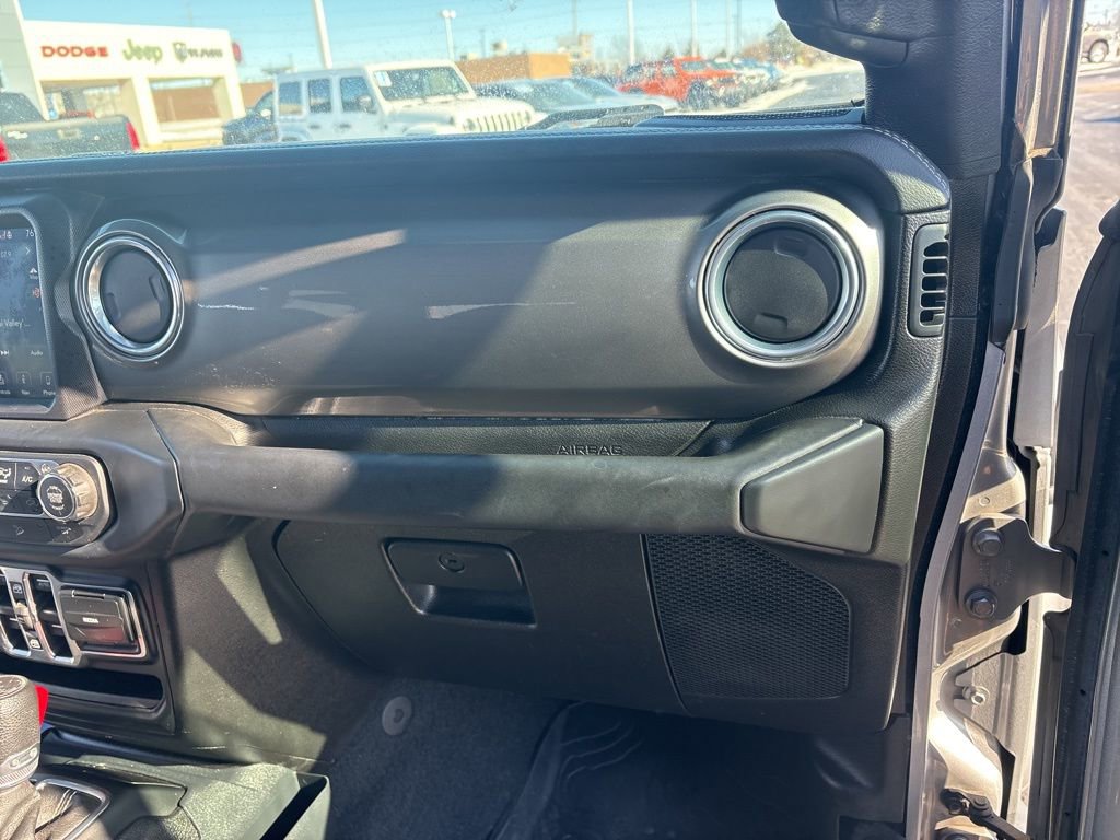 Used 2018 Jeep Wrangler Unlimited Sahara image 45