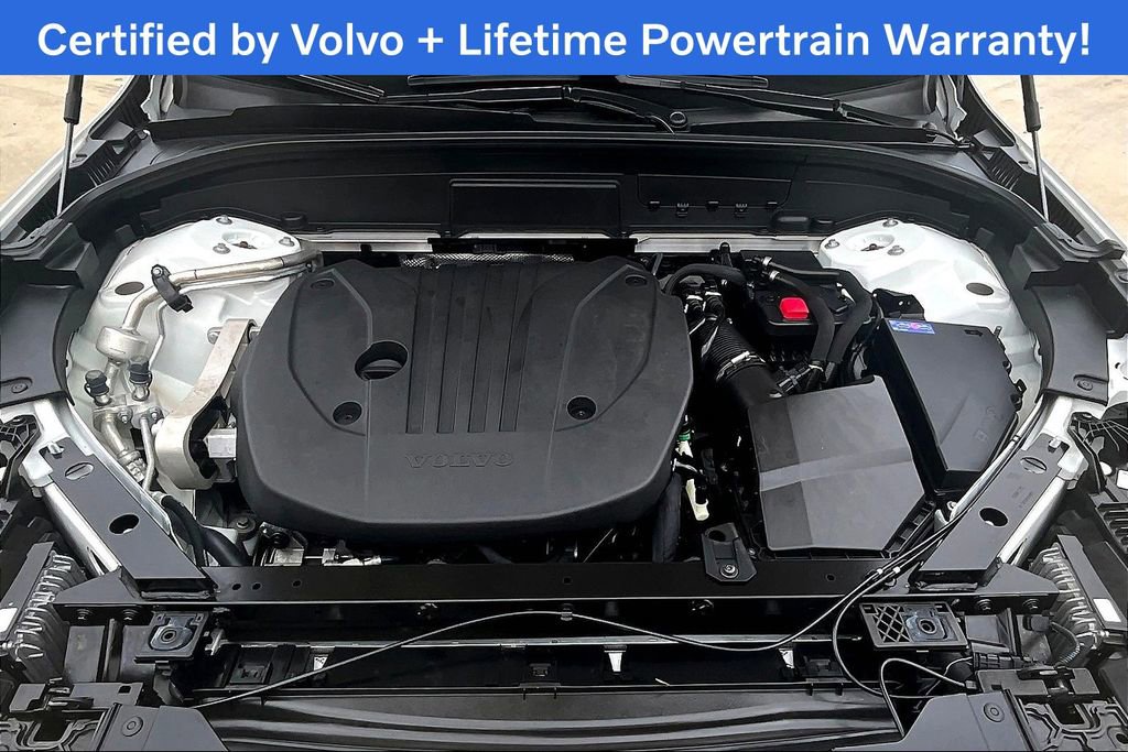 Used 2022 Volvo XC60 B5 Momentum image 12