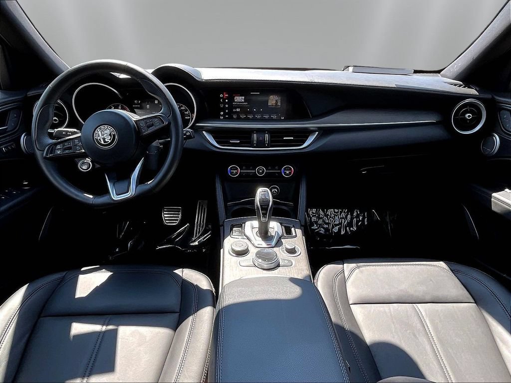 Used 2023 Alfa Romeo Stelvio Ti AWD/4WD image 7