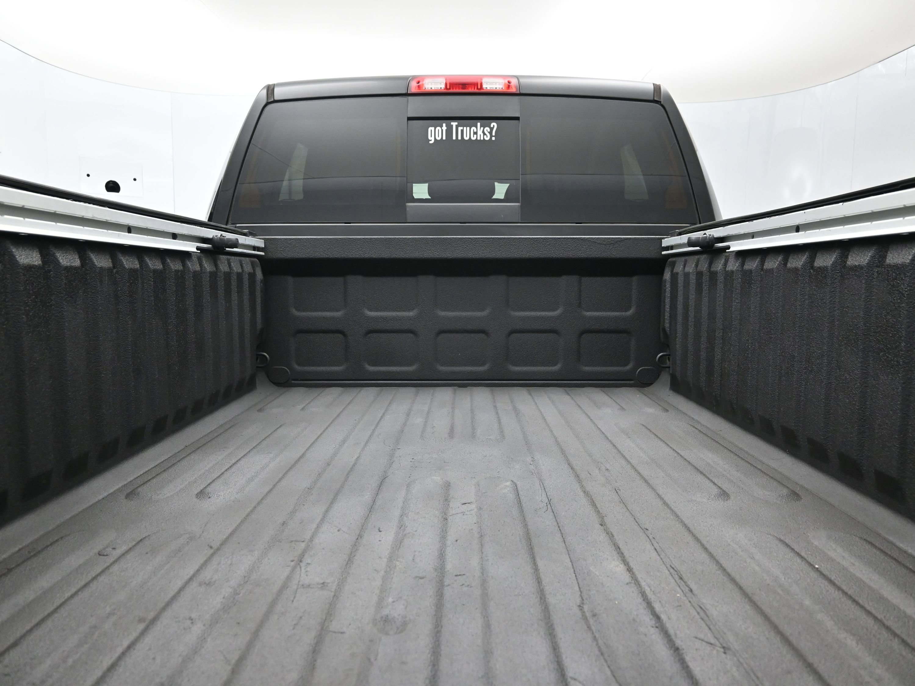 Used 2020 RAM 2500 Laramie w/ Night Edition image 7