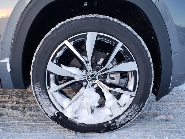 New 2025 Volkswagen Atlas Cross Sport SEL Premium R-Line image 12