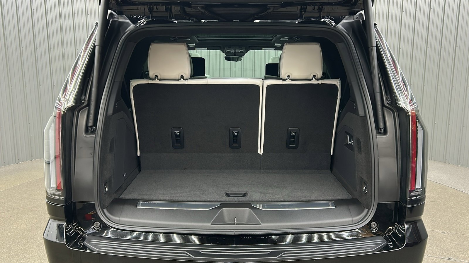 Used 2025 Cadillac Escalade Sport Platinum image 13