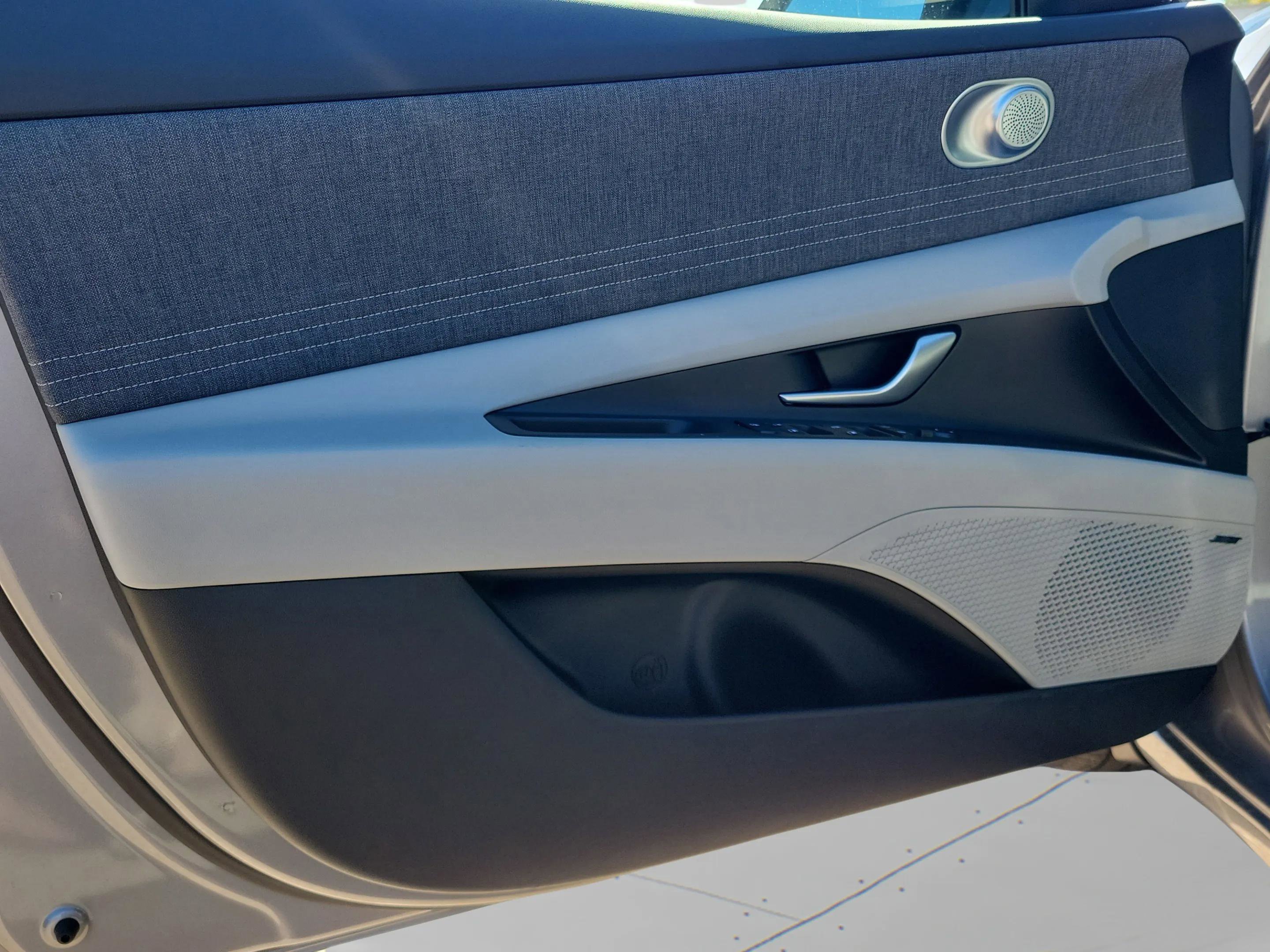 New 2026 Hyundai Elantra Limited image 18