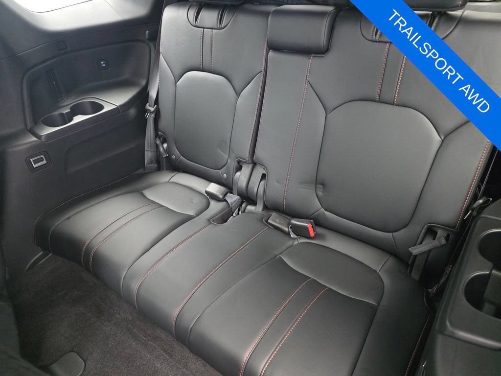 Used 2025 Honda Pilot TrailSport image 16