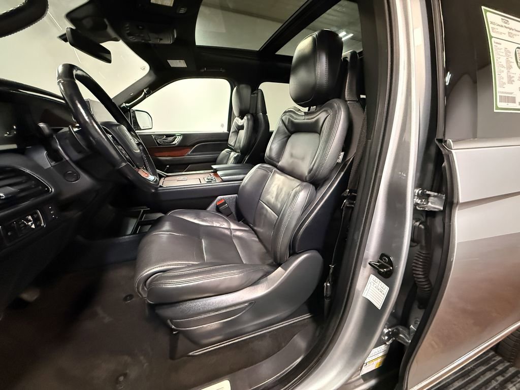 Used 2023 Lincoln Navigator Reserve image 12
