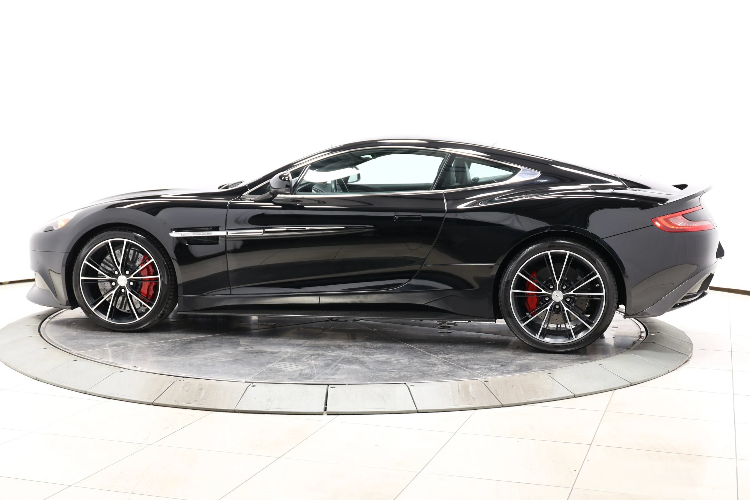 Used 2014 Aston Martin Vanquish Coupe RWD image 9