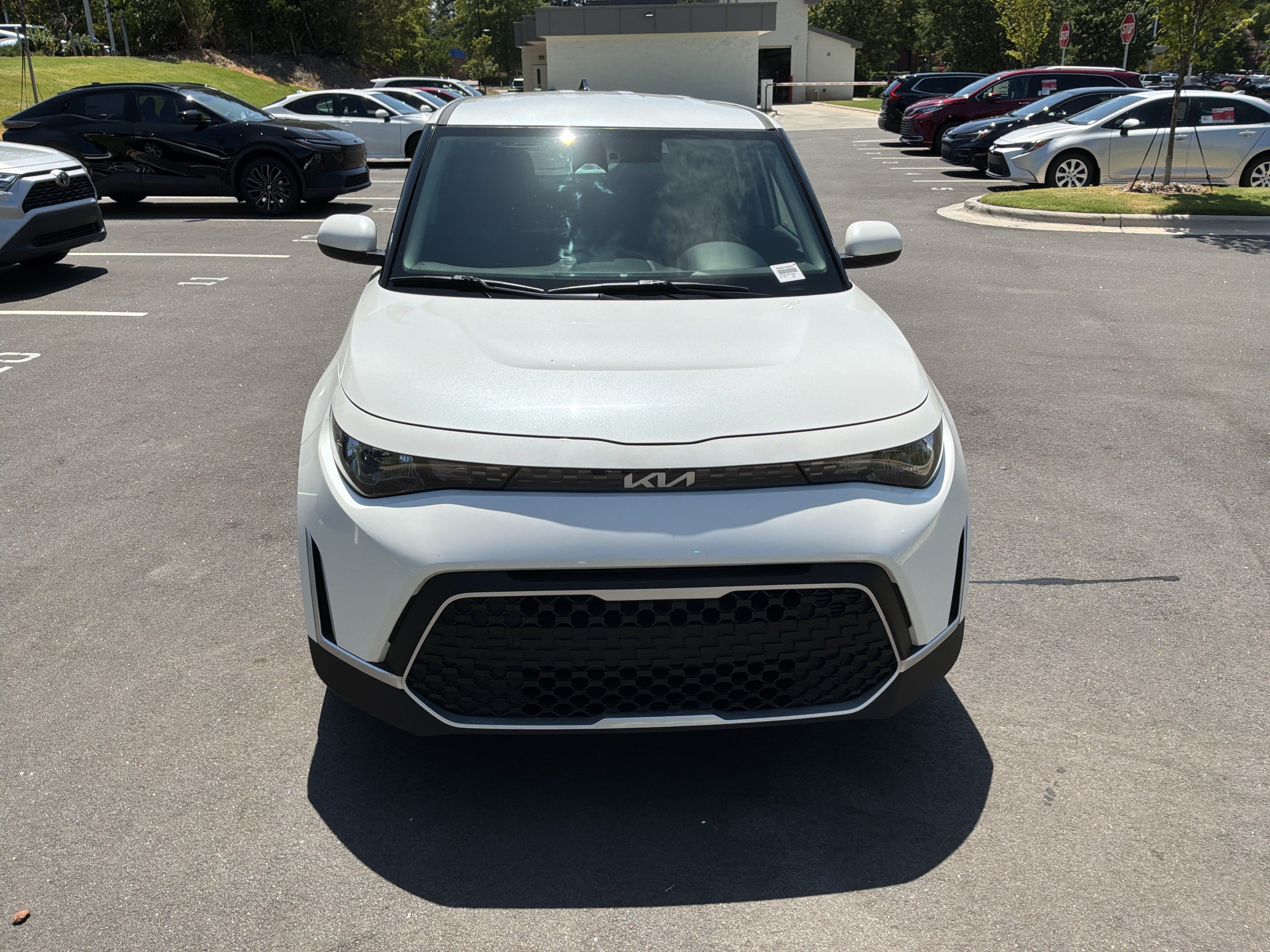 Used 2025 Kia Soul LX w/ LX Technology Package FWD image 3