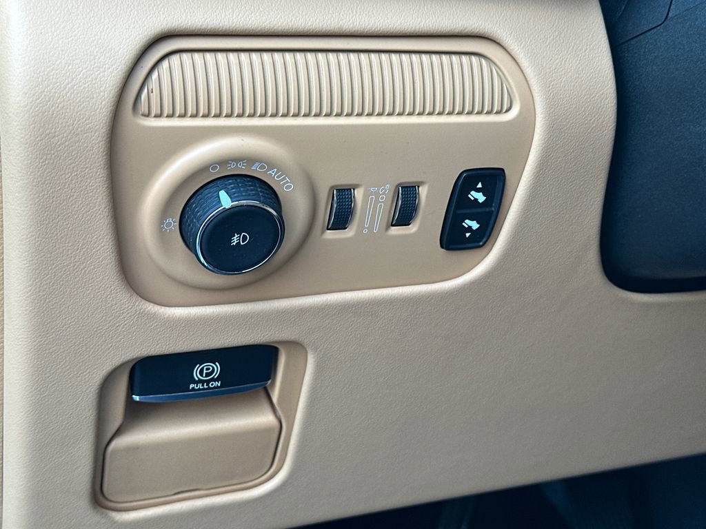Used 2023 Jeep Grand Wagoneer L Series III w/ Rear Seat Video Group 1 AWD/4WD image 24