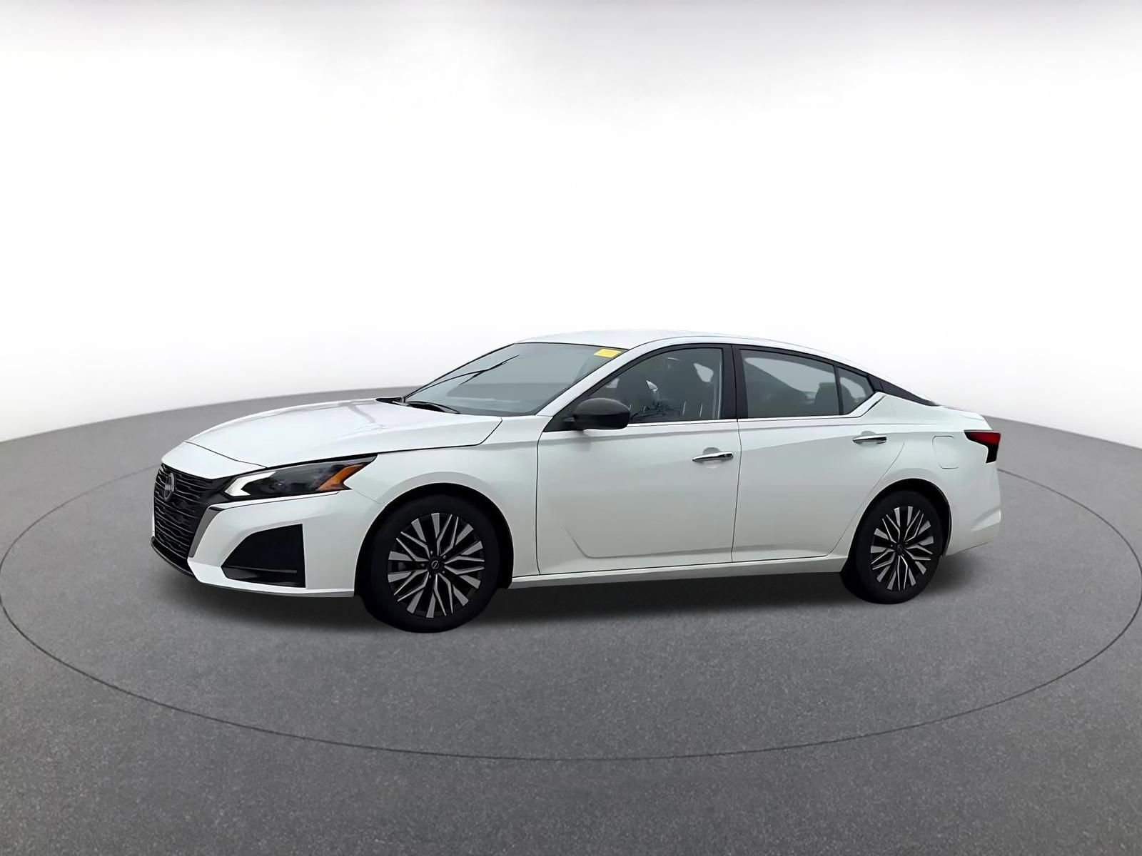 Used 2025 Nissan Altima 2.5 SV FWD image 8