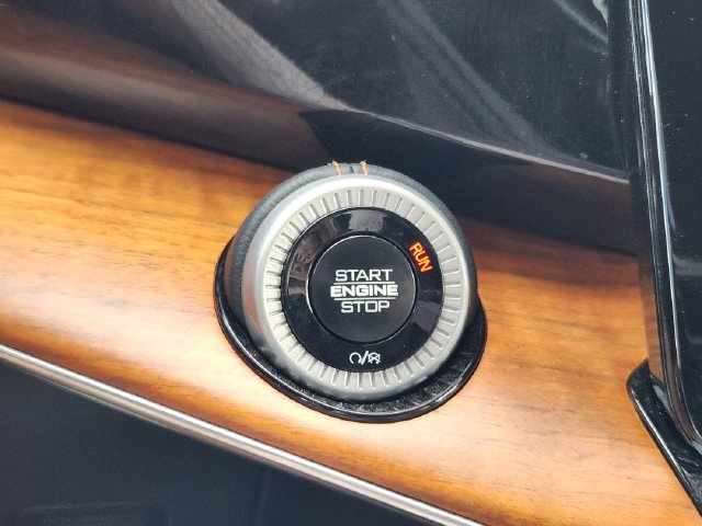 Used 2024 Jeep Grand Wagoneer L Series III AWD/4WD image 20
