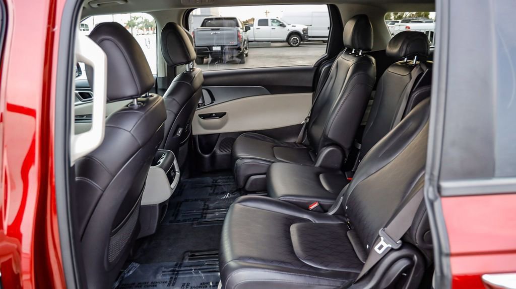 Used 2024 Kia Carnival LX image 22