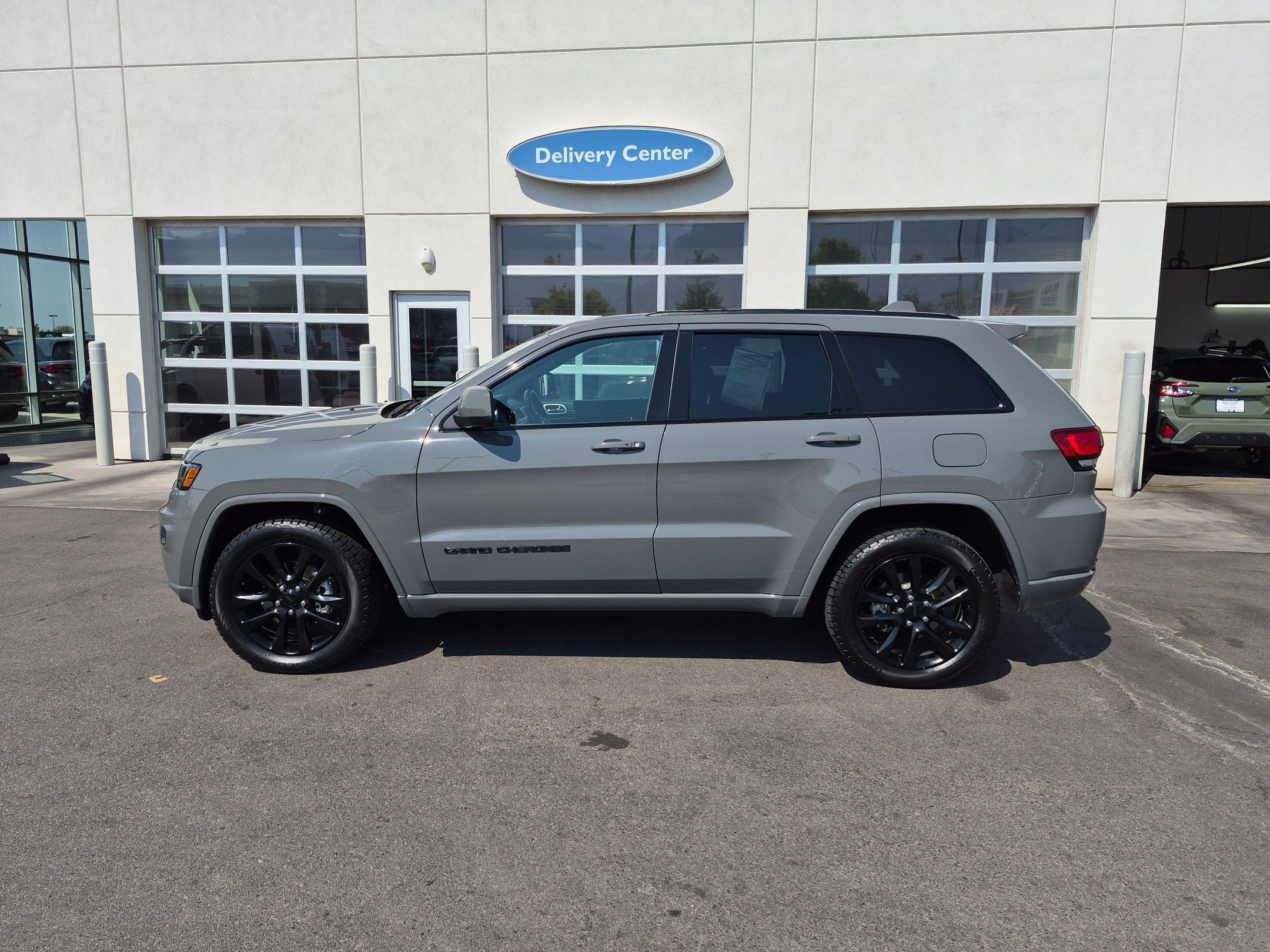 Used 2020 Jeep Grand Cherokee Altitude AWD/4WD image 10
