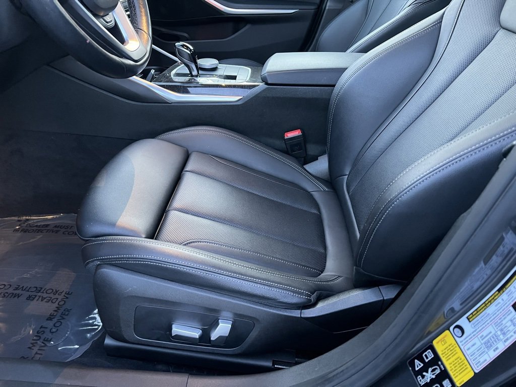 Used 2022 BMW 330i xDrive Sedan w/ Driving Assistance Package image 11