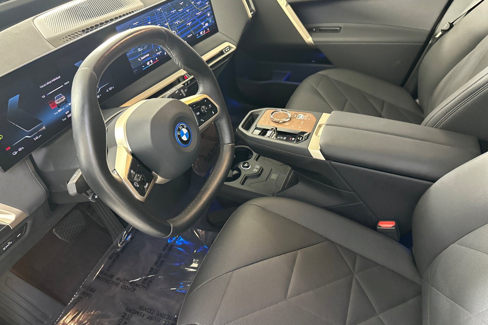 Used 2025 BMW iX xDrive50 w/ Premium Package AWD/4WD image 4
