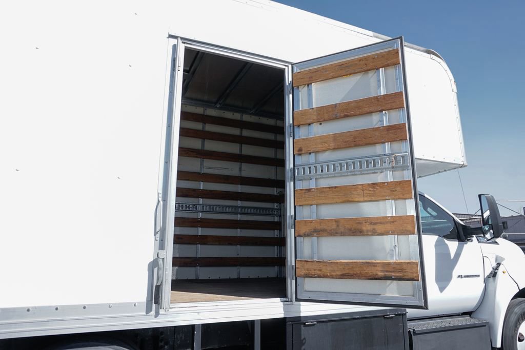 Used 2016 Ford F650 2WD Regular Cab Super Duty image 17