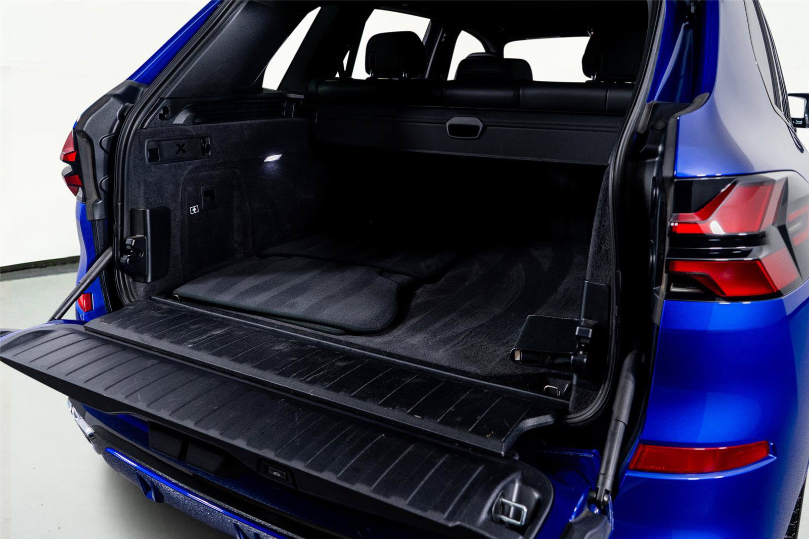 Used 2025 BMW X5 M60i AWD/4WD image 55