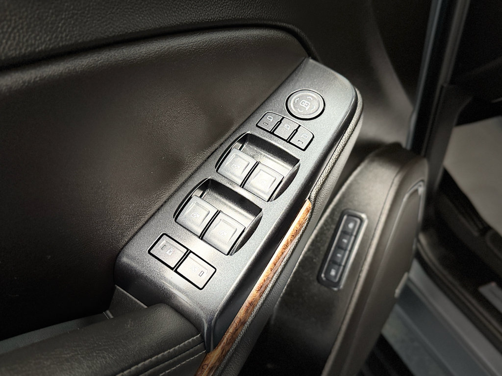 Used 2020 Chevrolet Suburban Premier w/ Premier Plus Edition AWD/4WD image 17