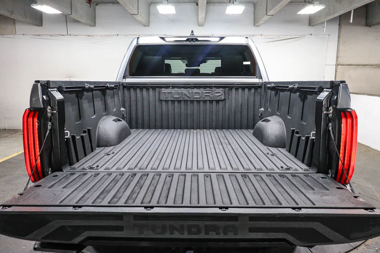 Used 2024 Toyota Tundra Limited AWD/4WD image 29