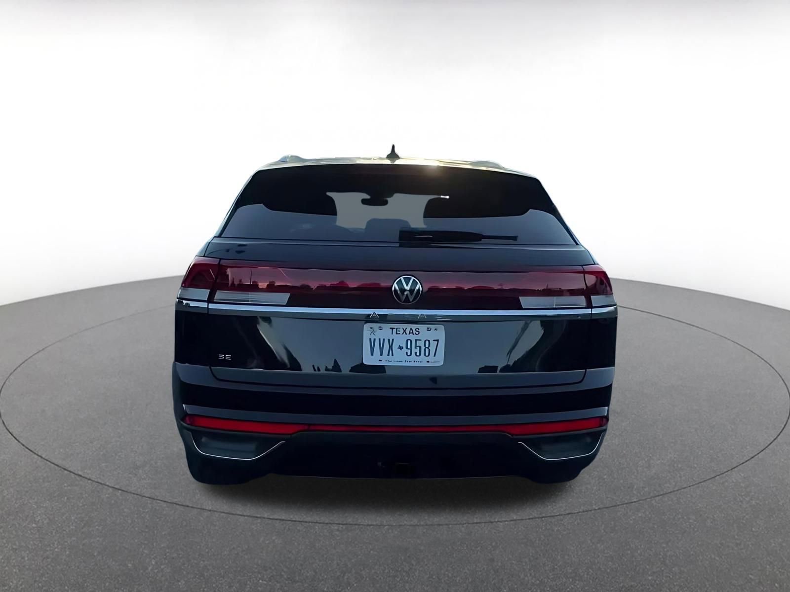 Used 2025 Volkswagen Atlas Cross Sport SE image 12