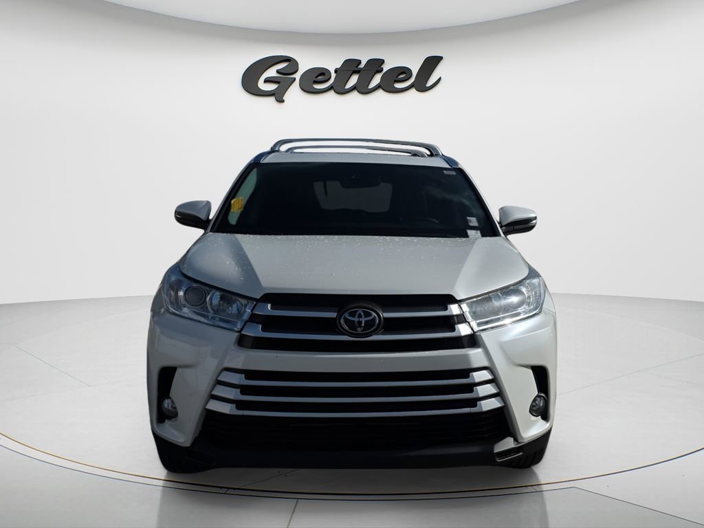 Used 2019 Toyota Highlander XLE AWD/4WD image 2