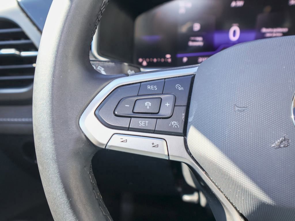 Certified 2025 Volkswagen Taos SE FWD image 23