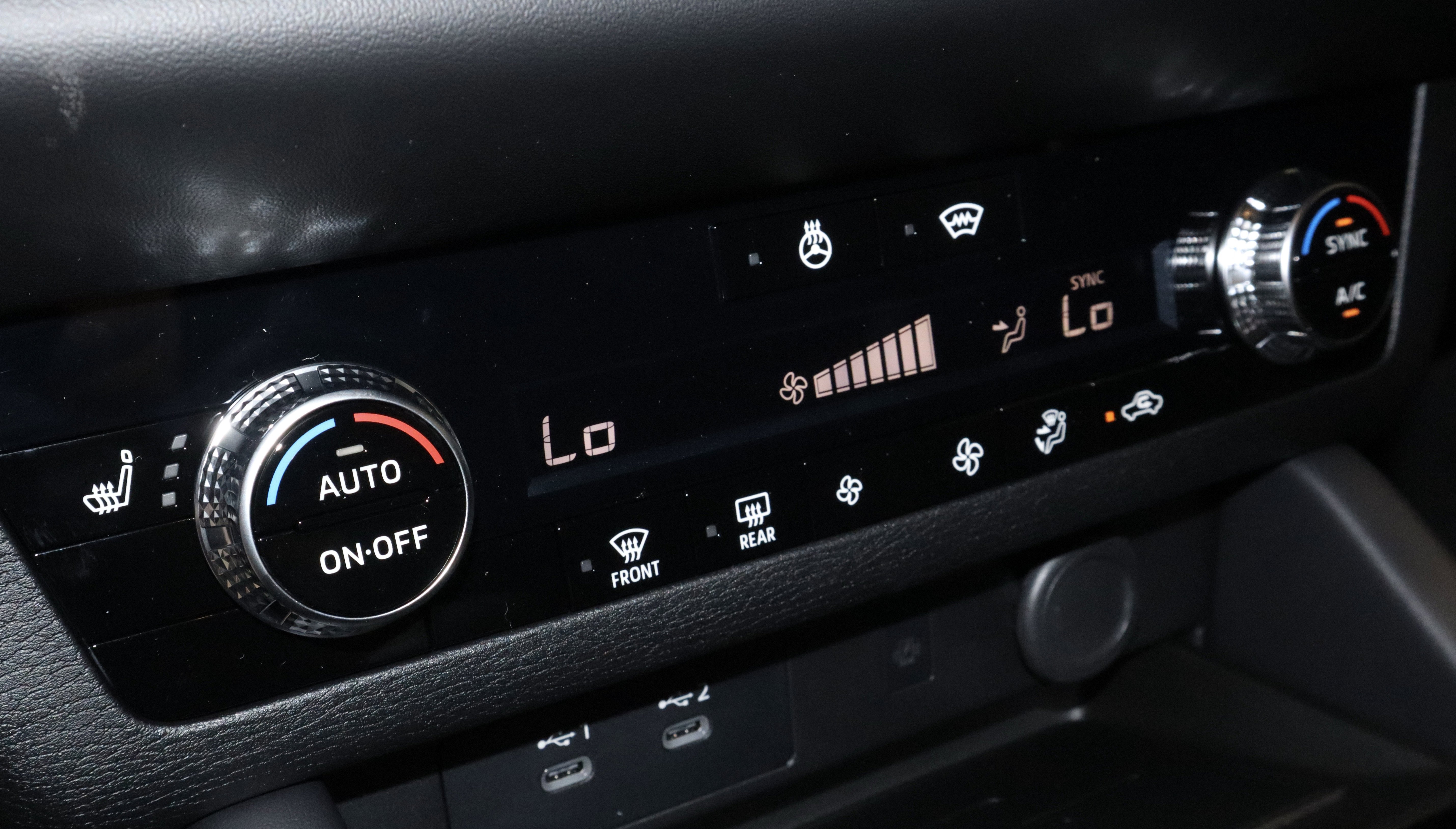 New 2026 Mitsubishi Outlander SE image 28