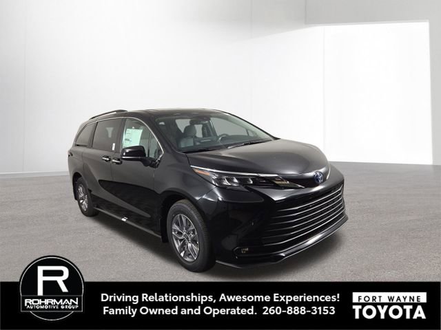 New 2025 Toyota Sienna XLE image 4
