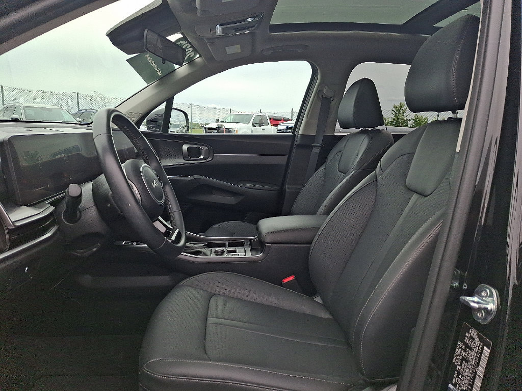 Used 2025 Kia Sorento S w/ Panoramic Sunroof Package AWD/4WD image 14