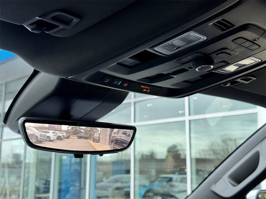 Used 2023 Chevrolet Suburban Premier image 28