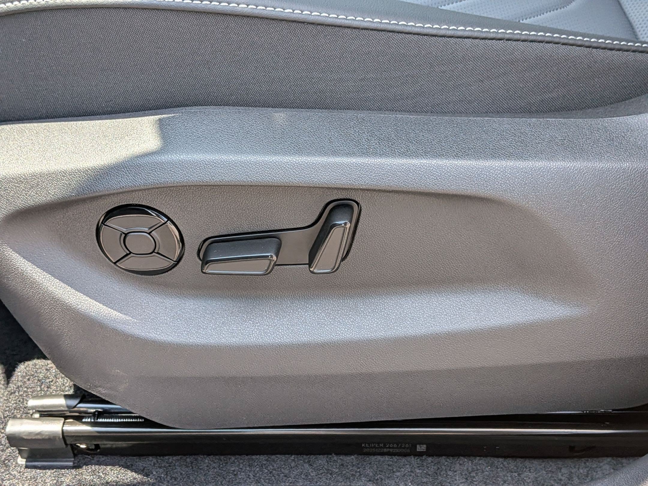 New 2026 Volkswagen Tiguan SE AWD/4WD image 15