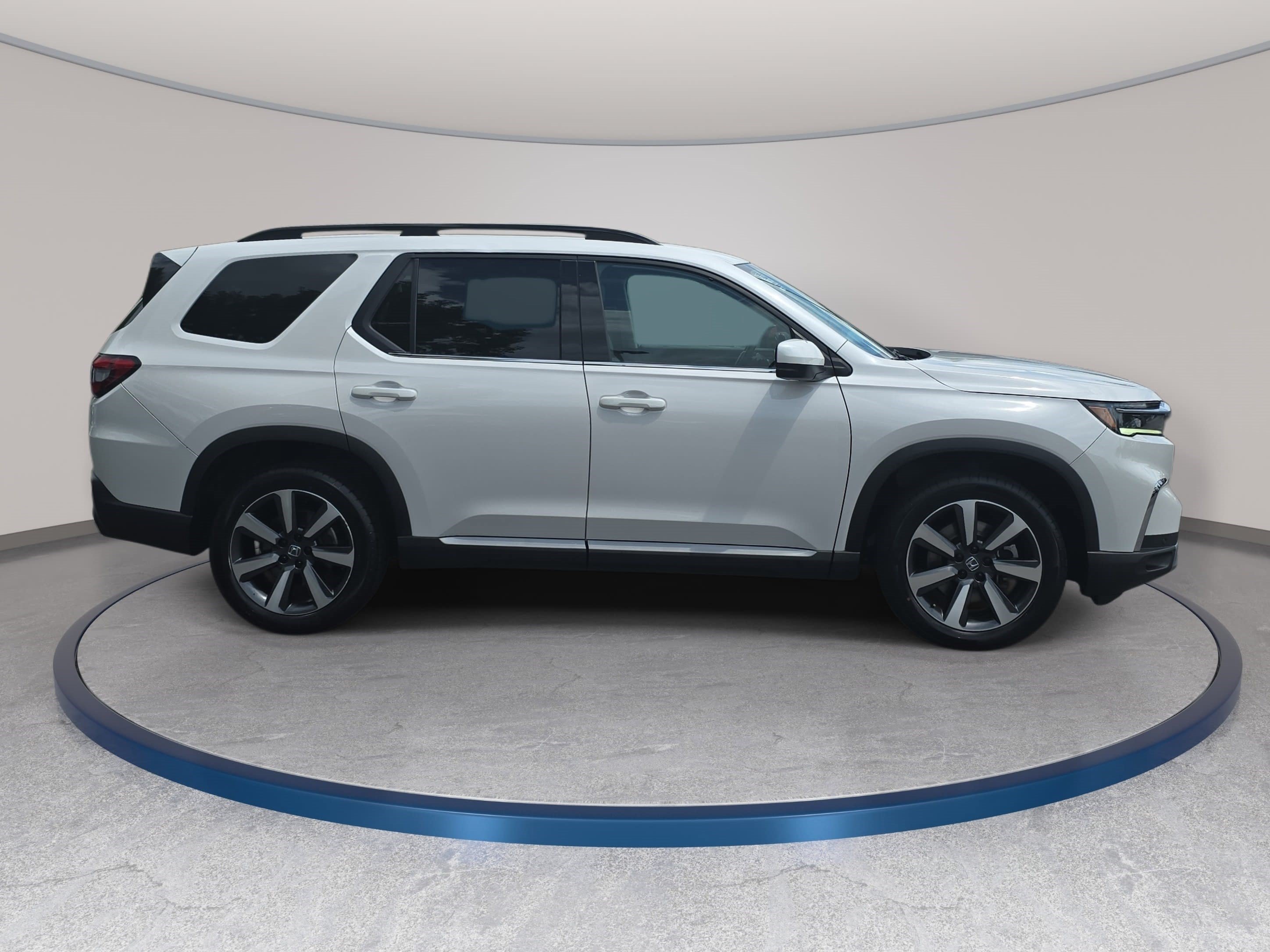 Used 2024 Honda Pilot Touring image 4