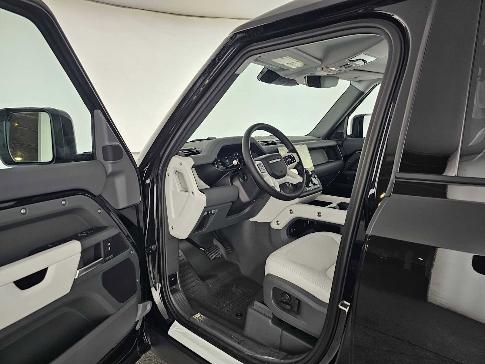 New 2026 Land Rover Defender 110 X-Dynamic SE image 19