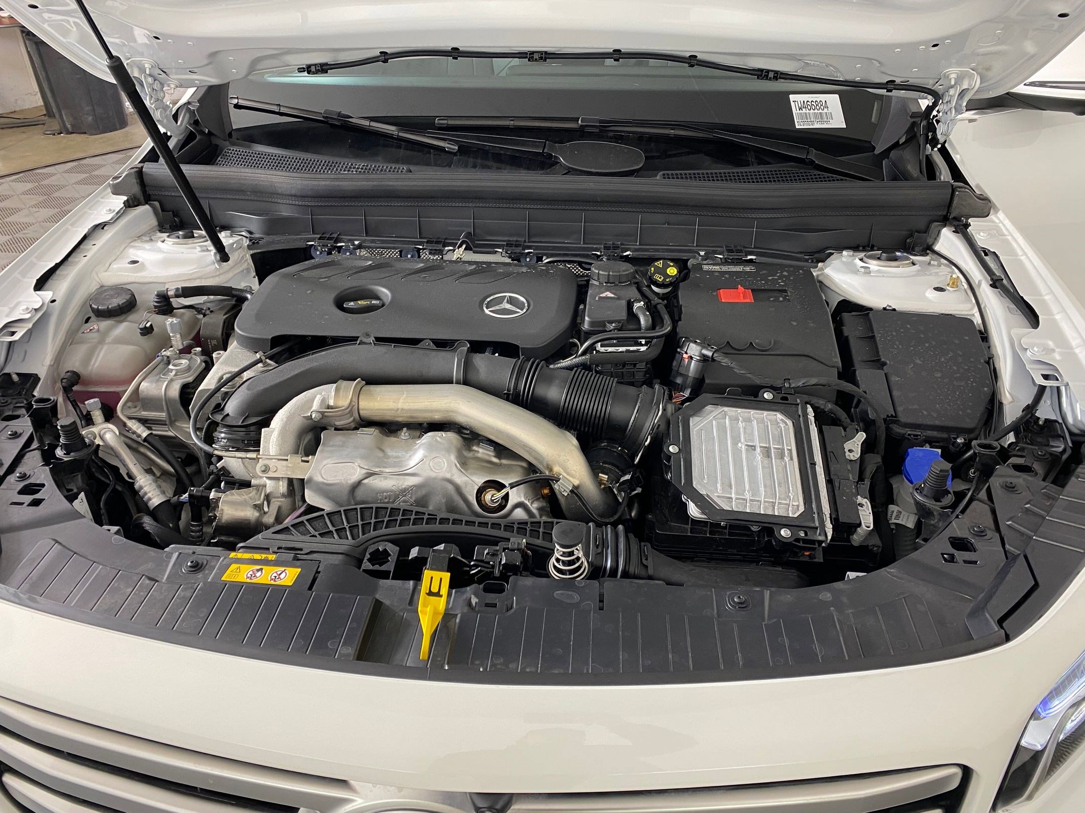 Used 2026 Mercedes-Benz GLB 250 4MATIC image 32