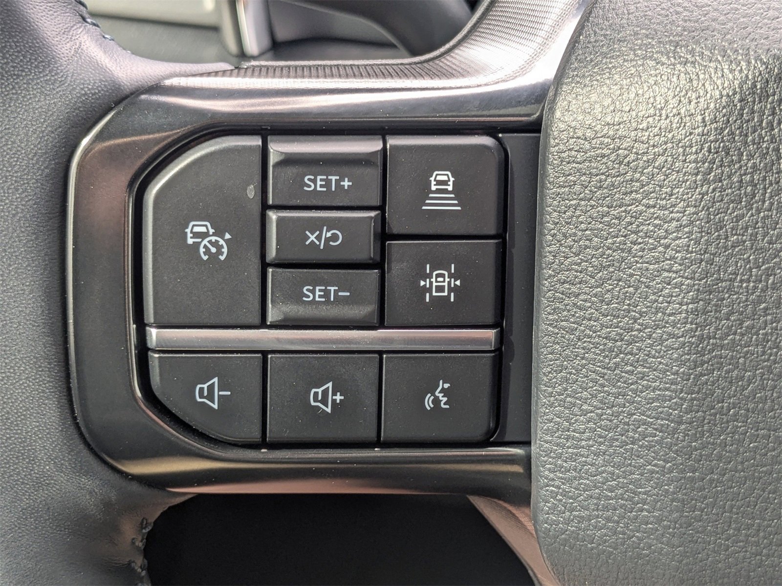 Used 2025 Ford F250 Platinum w/ FX4 Off-Road Package image 29