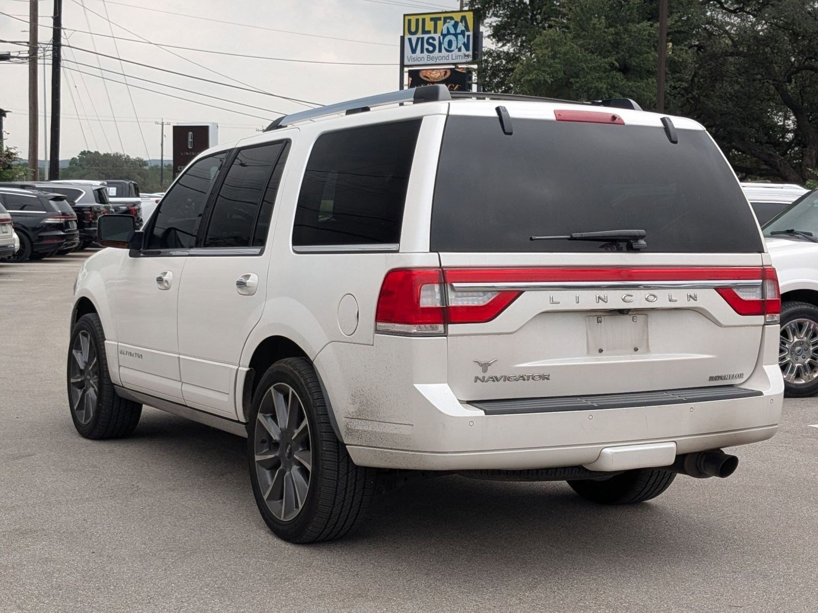 Used 2017 Lincoln Navigator Reserve RWD image 5