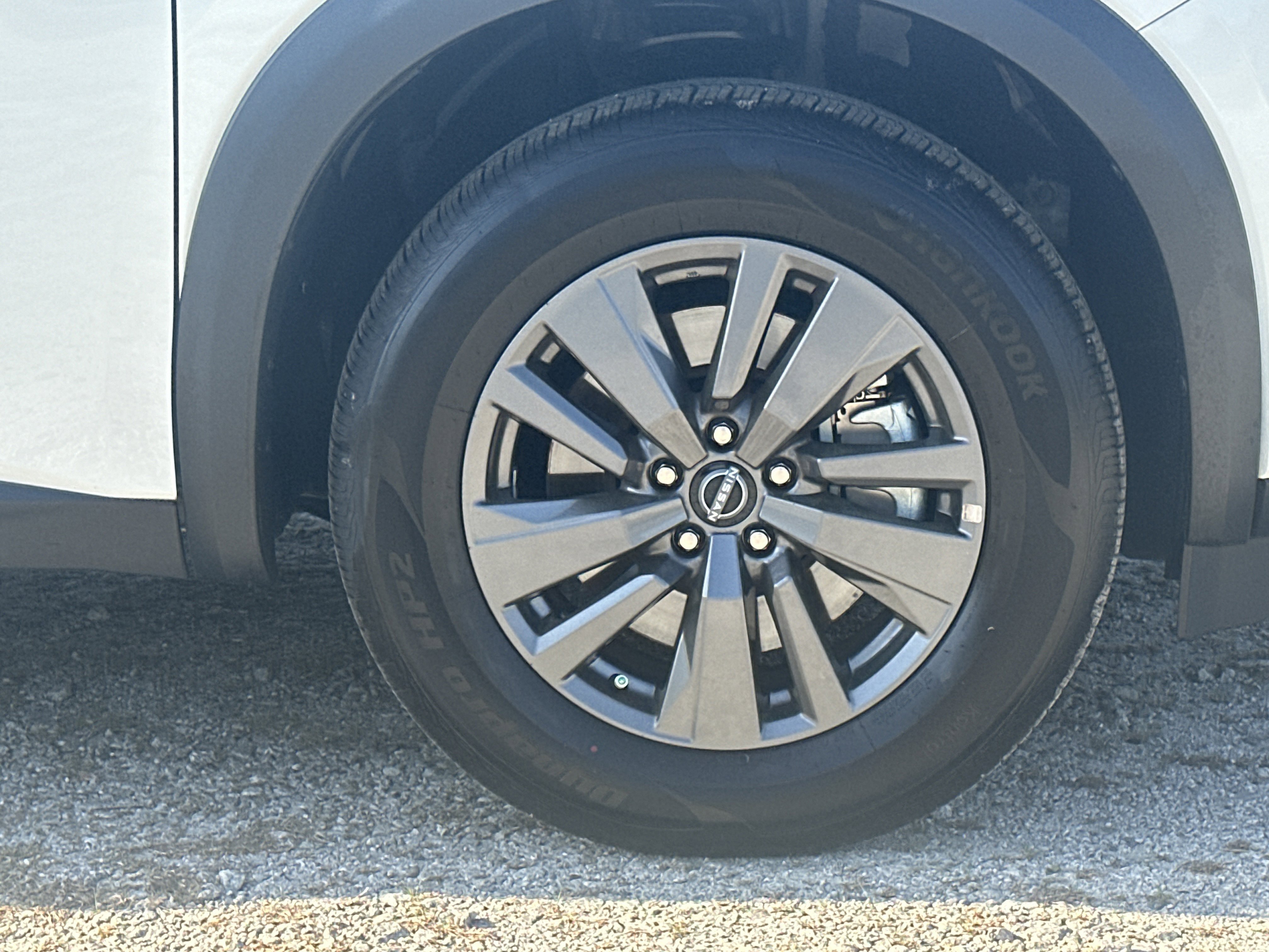 Used 2025 Nissan Pathfinder SV image 12