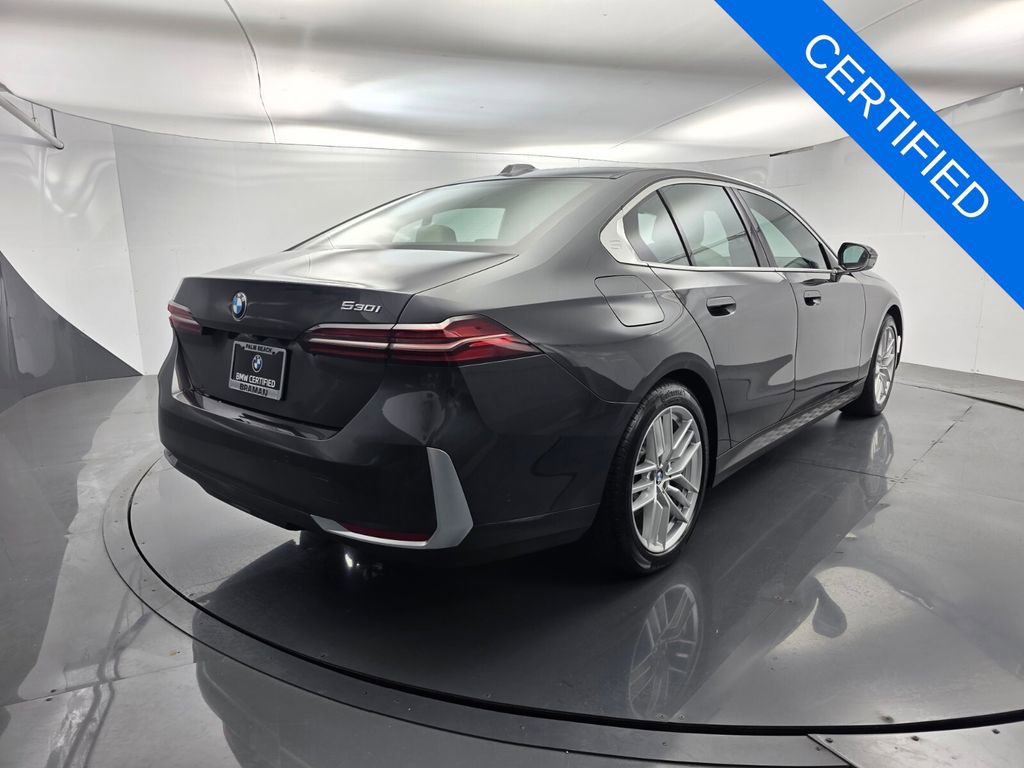 Certified 2024 BMW 530i w/ Premium Package RWD image 4