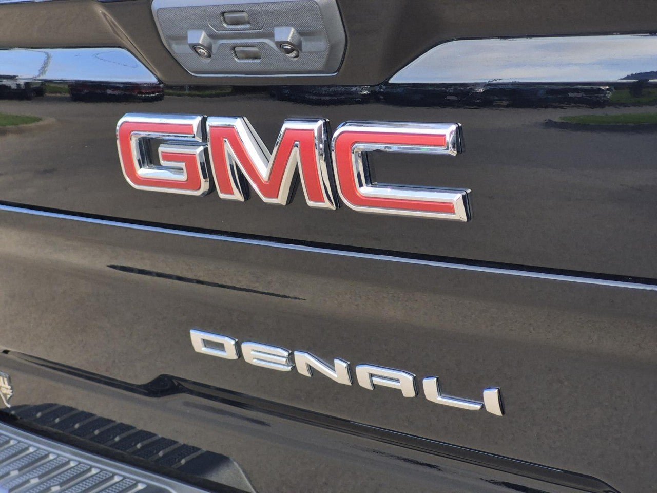 Certified 2024 GMC Sierra 2500 Denali w/ Denali Reserve Package AWD/4WD image 8