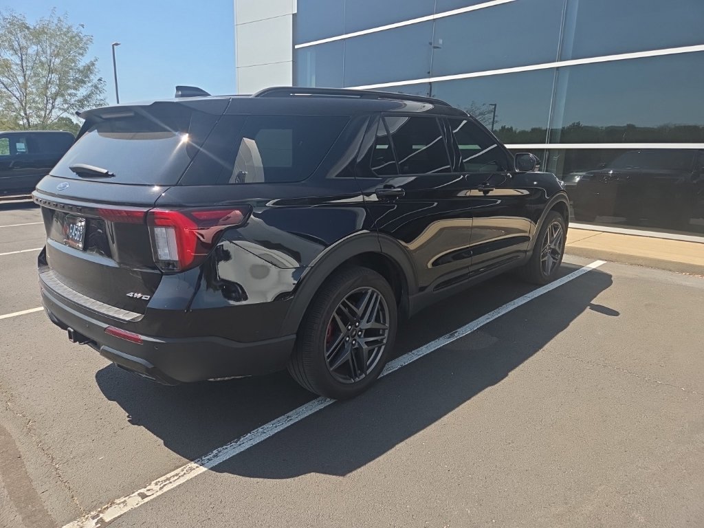 Used 2025 Ford Explorer ST-Line w/ Premium Package AWD/4WD image 5