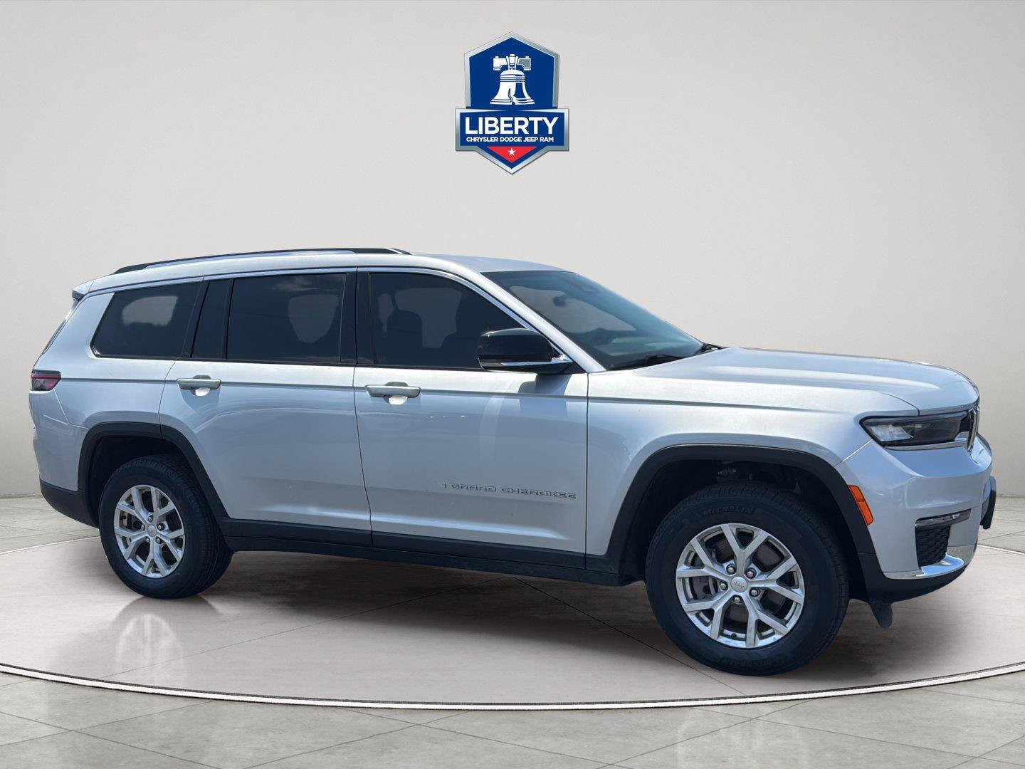 Used 2023 Jeep Grand Cherokee L Limited AWD/4WD image 14