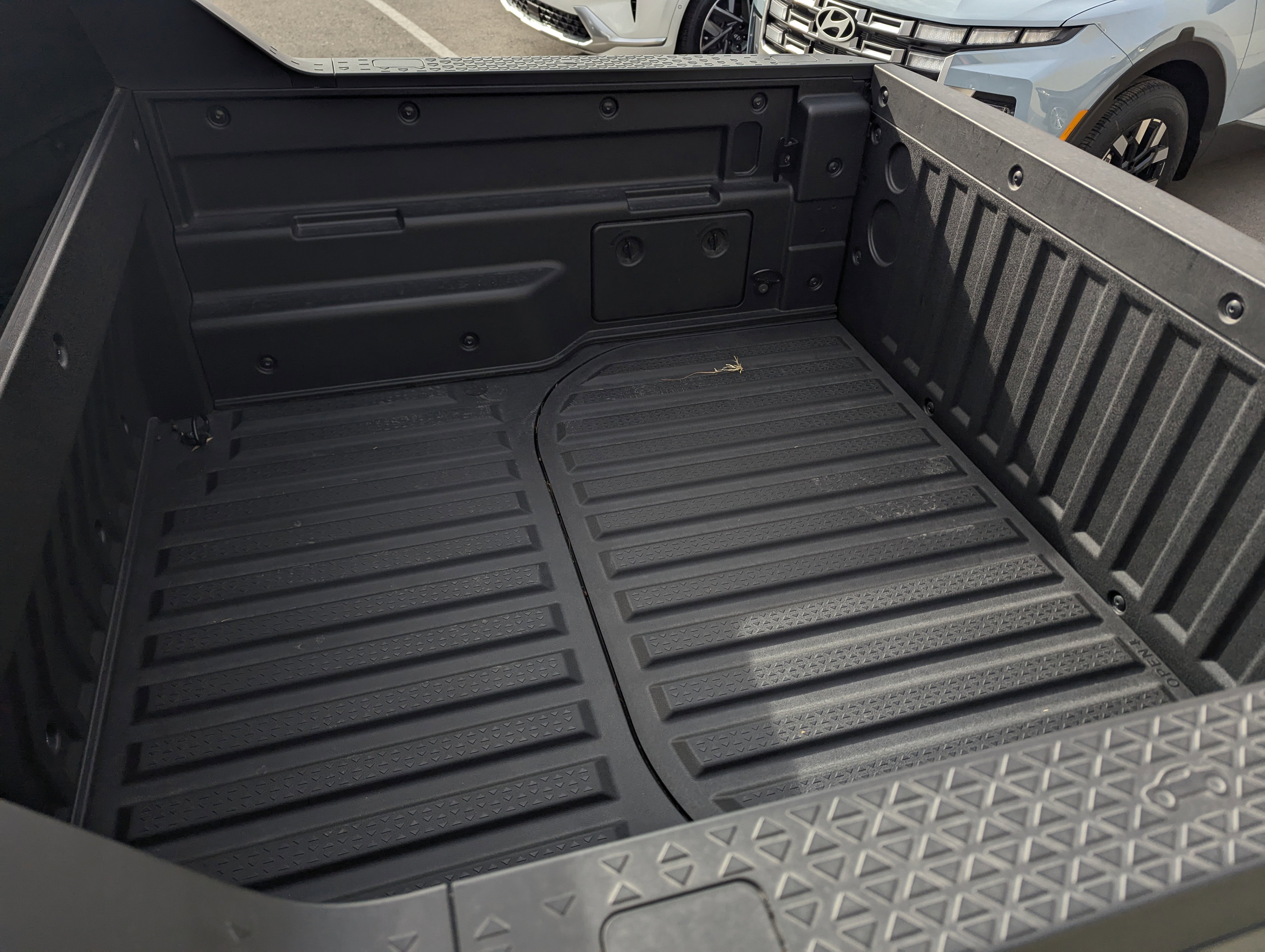 Certified 2025 Hyundai Santa Cruz SEL image 8