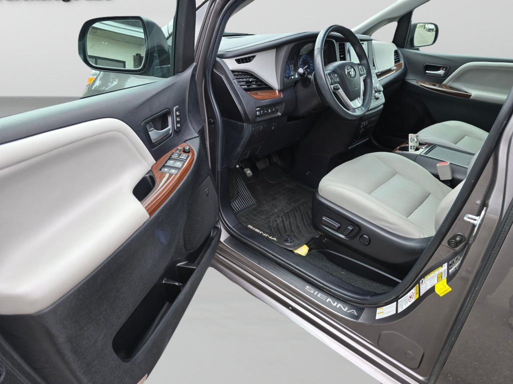 Used 2015 Toyota Sienna Limited Premium AWD/4WD image 27