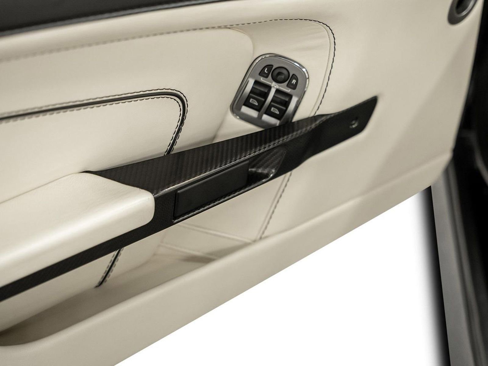 Used 2015 Aston Martin DB9 Volante image 56