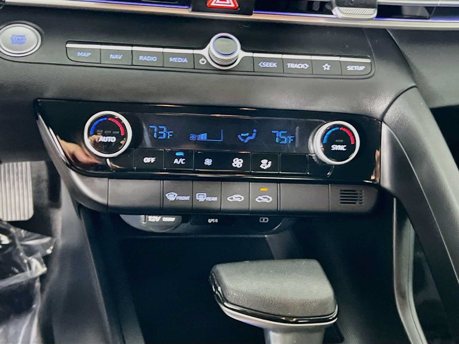 Certified 2024 Hyundai Elantra SEL FWD image 16